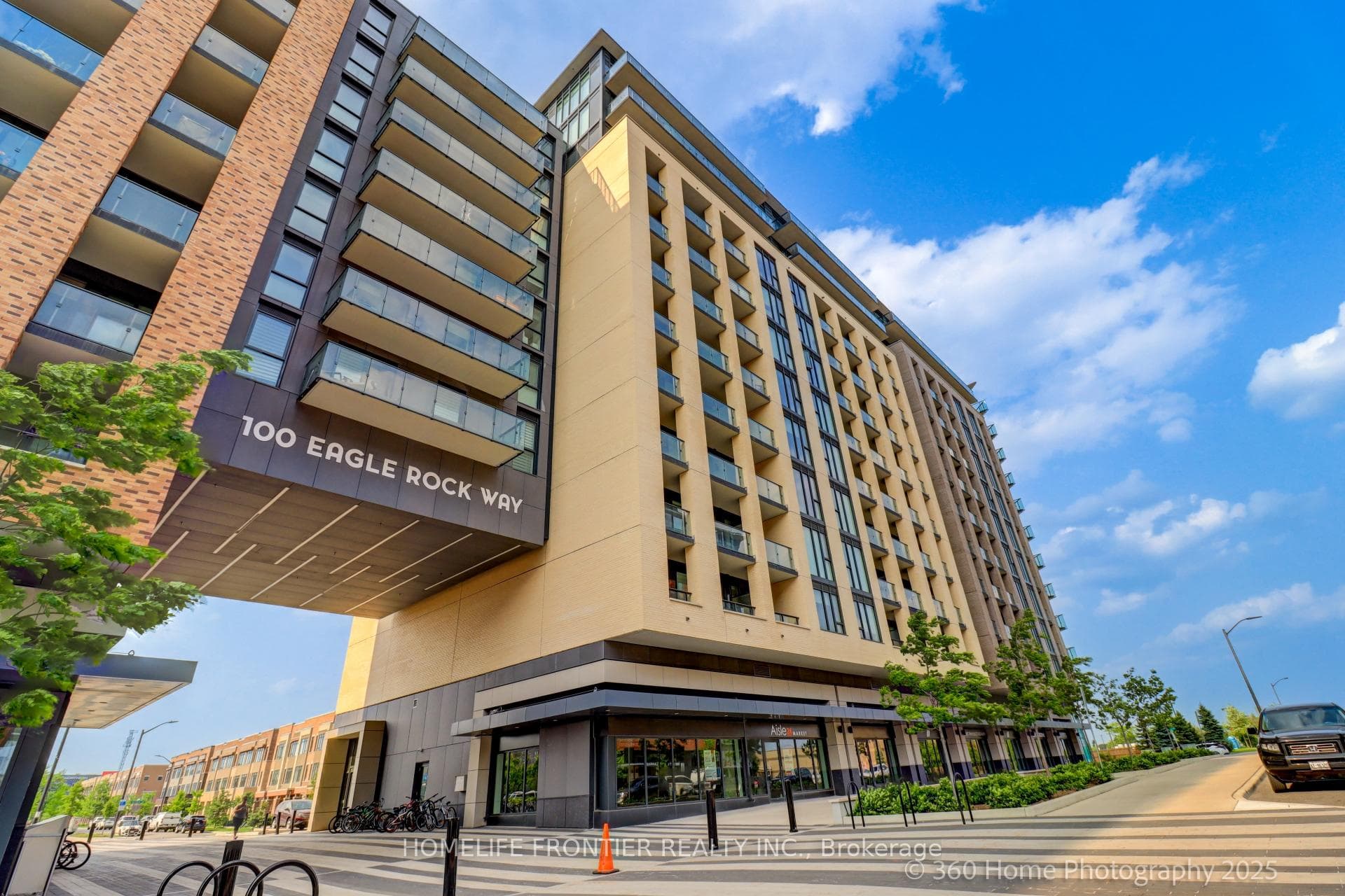 100 W Eagle Rock Way W 904, Vaughan, ON L6A 5B9