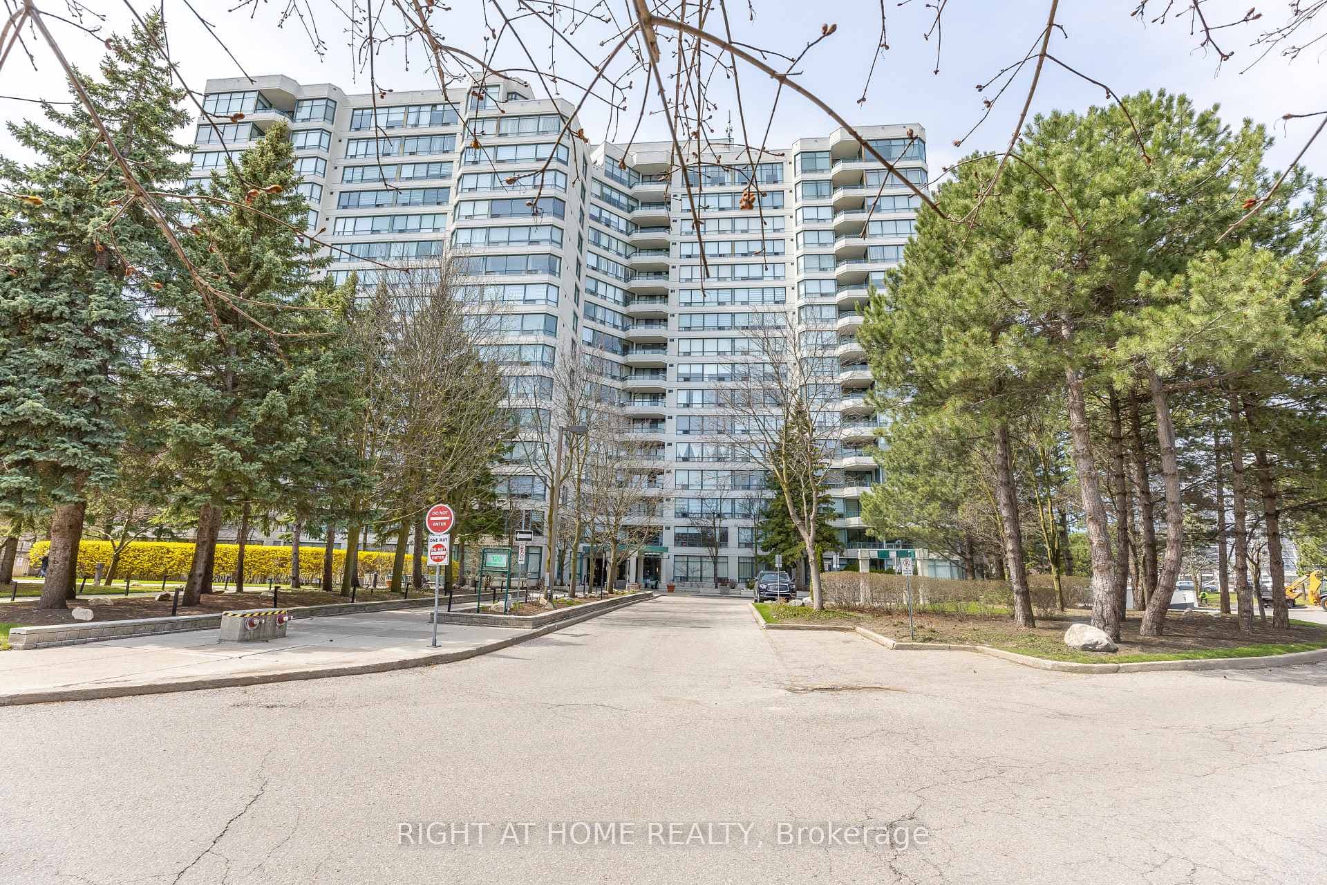 120 Promenade Circle 1001, Vaughan, ON L4J 7W9