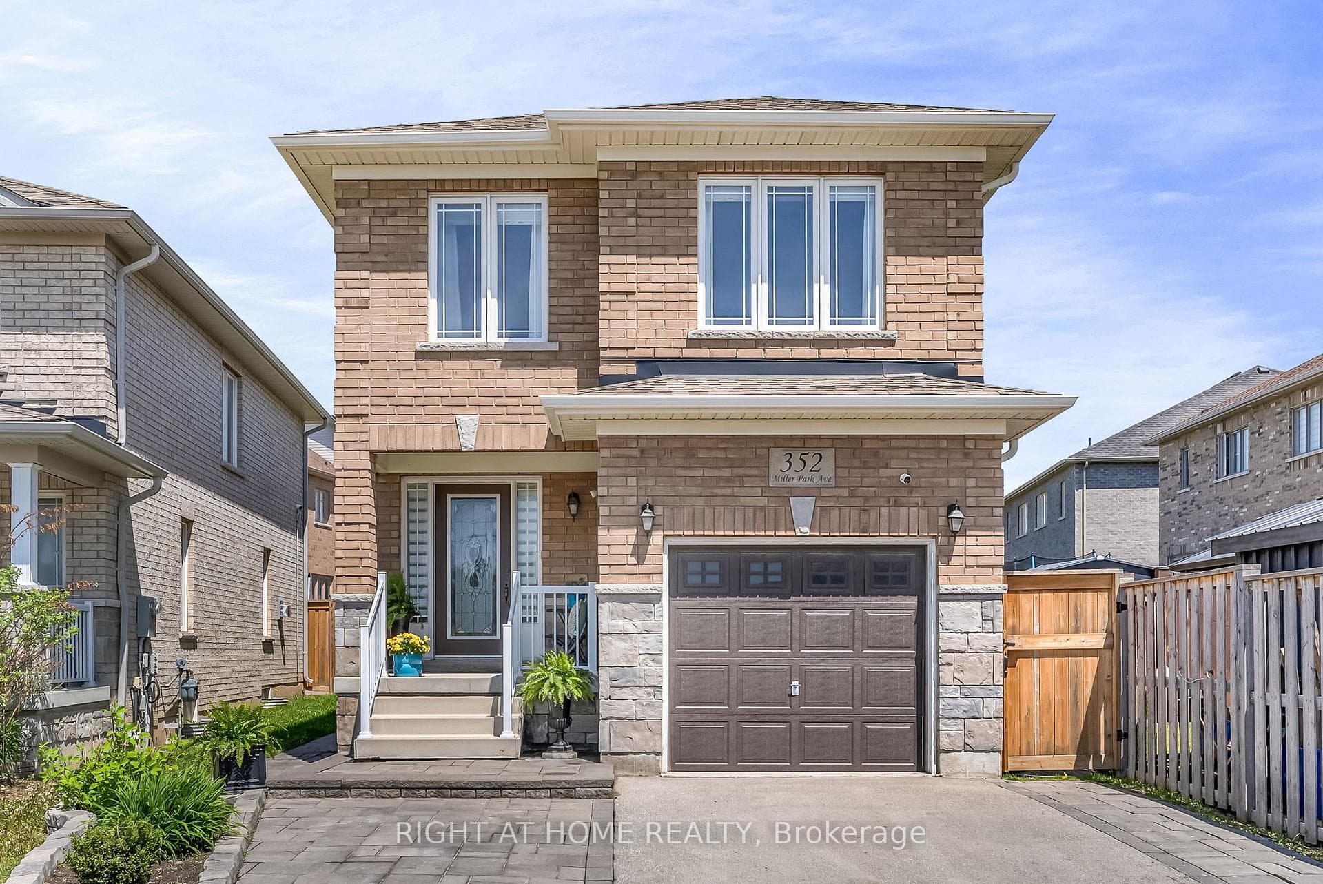 352 Miller Park Avenue, Bradford West Gwillimbury, ON L3Z 4H5