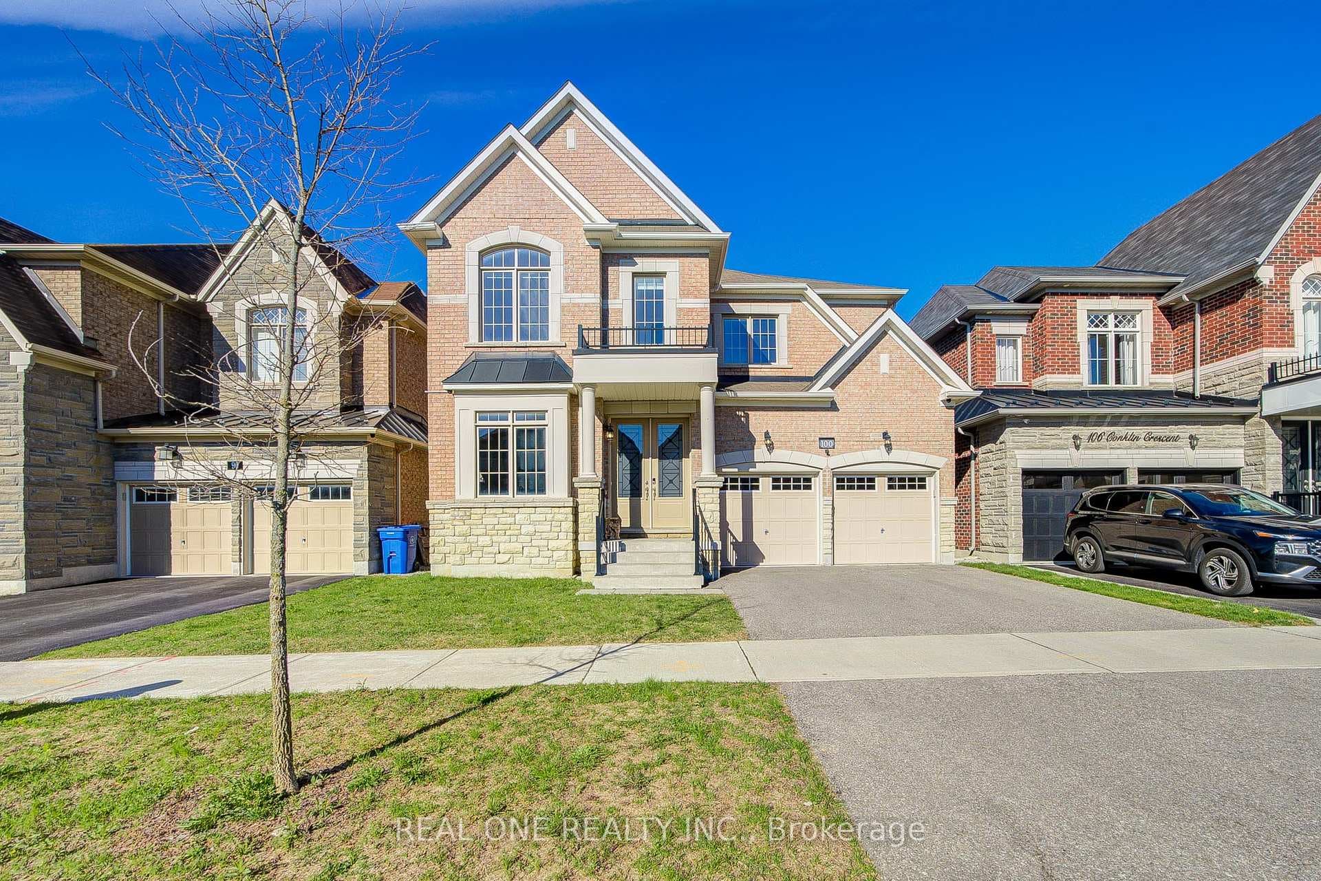 100 Conklin Crescent, Aurora, ON L4G 0Z2