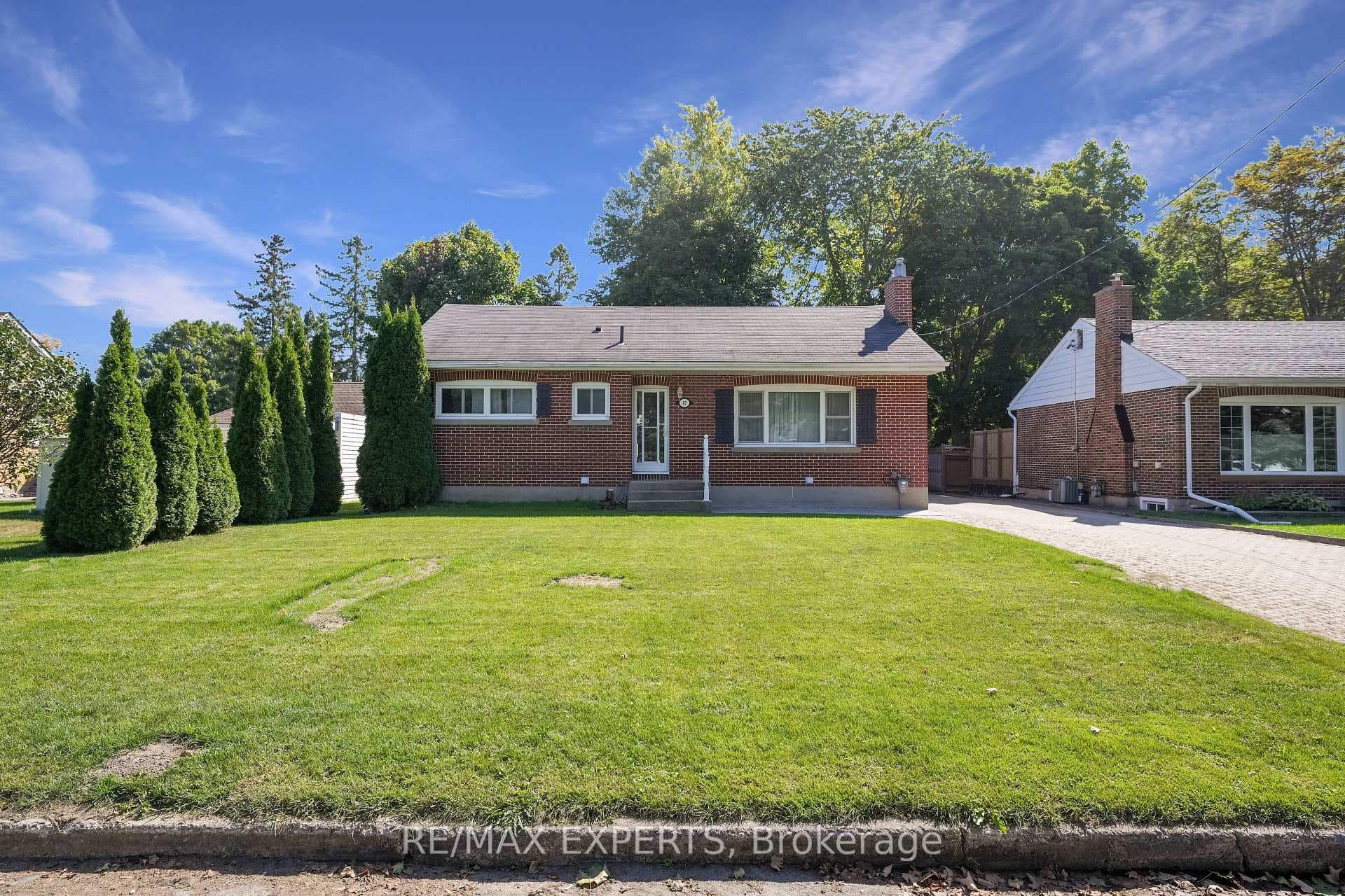 87 Eugenia Street LOWER, Barrie, ON L4M 1P9