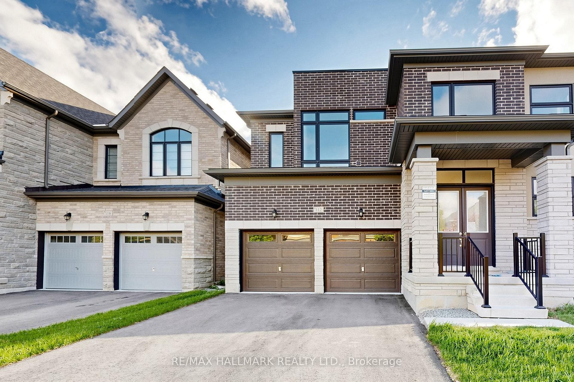 112 Weslock Crescent, Aurora, ON L4G 7Z4